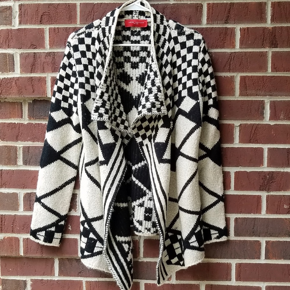 Akira chicago warm black/cream sweater